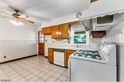 895 Apgar Ter, Rahway, NJ 07065 - Photo 9