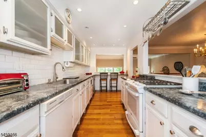 39 Chelsea Ct, Madison, NJ 07940 - Photo 5