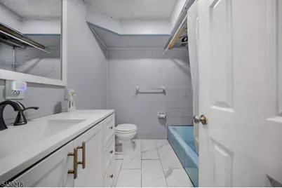 314 Saint Pauls Ave, Jersey City, NJ 07306 - Photo 11