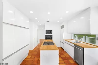 10 Cedar Ln, Roseland, NJ 07068 - Photo 11