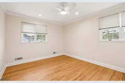 11 Suburban Rd, Clark Township, NJ 07066 - Photo 9