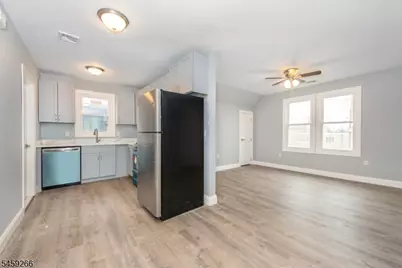 31 Mulberry St, Elmwood Park, NJ 07407 - Photo 3