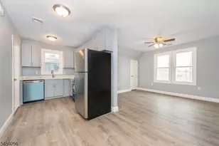 31 Mulberry St, Elmwood Park, NJ 07407 - Photo 3