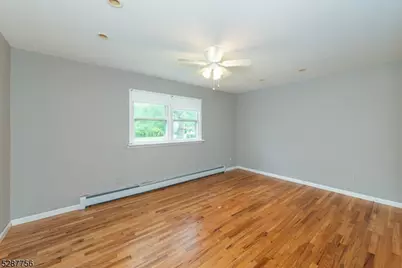 17 Oakwood Ave, Pequannock Township, NJ 07440 - Photo 9