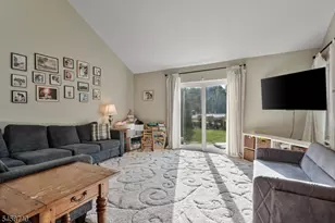 40A Roxbury Ct, Montgomery Township, NJ 08540 - Photo 7