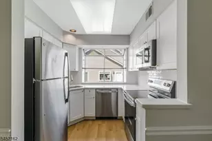 81 Encampment Dr, Bedminster Township, NJ 07921 - Photo 15
