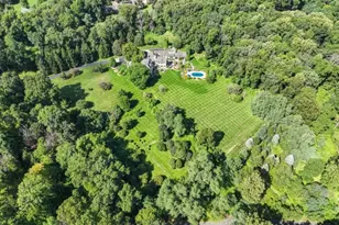 211 Mountainview Estate, Bernardsville, NJ 07924 - Photo 1