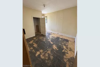 4 Robin Hill Ln, Hampton Boro, NJ 08827 - Photo 5