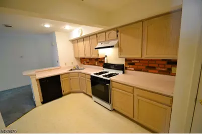 4 Collura Ln, Clifton, NJ 07012 - Photo 11