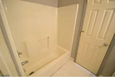4 Collura Ln, Clifton, NJ 07012 - Photo 15