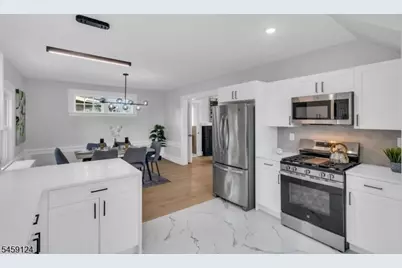 25 Laurel Ave, East Orange, NJ 07017 - Photo 9