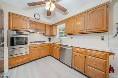 51 Hilltop Ave, Berkeley Heights Township, NJ 07922 - Photo 17