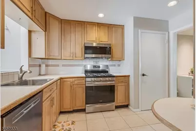 37 Continental Ave, Morristown, NJ 07960 - Photo 13