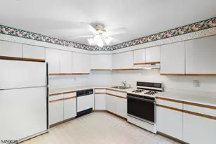228 Drake Ln, Roxbury Township, NJ 07852 - Photo 3