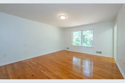 192 Indian Run Pkwy, Union Township, NJ 07083 - Photo 15