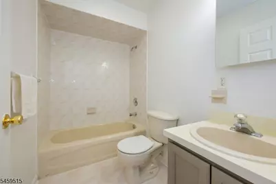 192 Indian Run Pkwy, Union Township, NJ 07083 - Photo 13