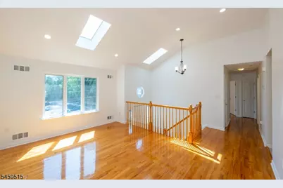 192 Indian Run Pkwy, Union Township, NJ 07083 - Photo 5