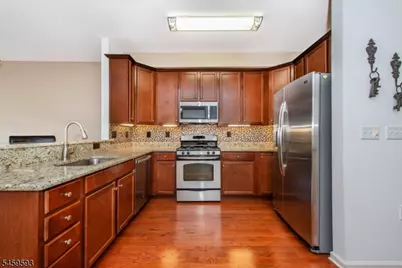 208 Welsh Pl, Morris Plains, NJ 07950 - Photo 3