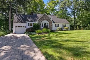 48 Lakeview Dr, Morris Plains, NJ 07950 - Photo 1
