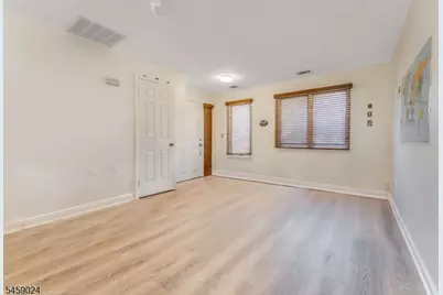 7 Westchester Ter, Clinton Township, NJ 08801 - Photo 5