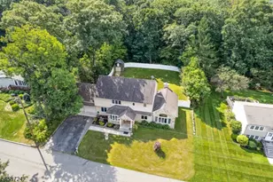 127 Mountain Cir S, West Milford Twp., NJ 07480 - Photo 5