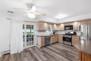 127 Mountain Cir S, West Milford Twp., NJ 07480 - Photo 15