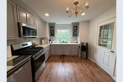 386 Waterview Rd, Bridgewater, NJ 08807 - Photo 3
