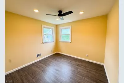 137 Centerton Dr, Parsippany, NJ 07054 - Photo 9
