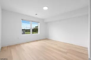 645 S 10th St Unit, Newark, NJ 07108 - Photo 11