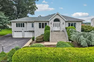 19 Brook Hollow Ct, Hawthorne, NJ 07506 - Photo 1