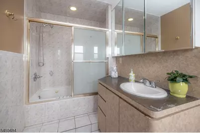 528 Conant St, Hillside Twp., NJ 07205 - Photo 17