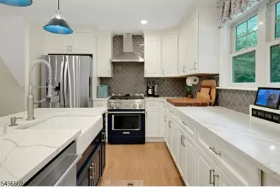 27 Big Piece Rd, Fairfield, NJ 07004 - Photo 5