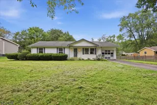 2 Warren Pl, Belvidere, NJ 07823 - Photo 1