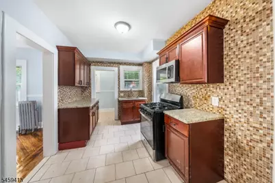 125 Pine Grove Ter, Newark, NJ 07106 - Photo 7