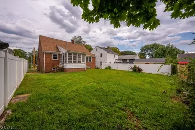 518 Thompson Ave, Roselle, NJ 07203 - Photo 15