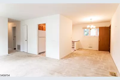 28 Overlook Dr, Jefferson Township, NJ 07438 - Photo 7