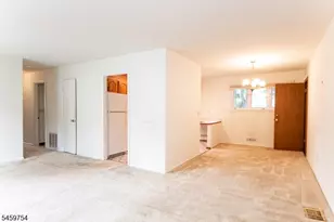 28 Overlook Dr, Jefferson Township, NJ 07438 - Photo 7