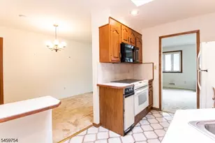 28 Overlook Dr, Jefferson Township, NJ 07438 - Photo 11