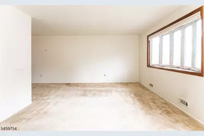 28 Overlook Dr, Jefferson Township, NJ 07438 - Photo 3