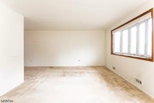 28 Overlook Dr, Jefferson Township, NJ 07438 - Photo 3