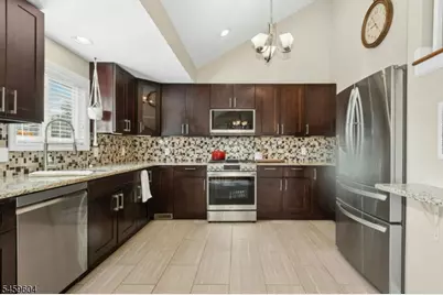 57 Cleveland Avenue, Woodbridge Township, NJ 07067 - Photo 5