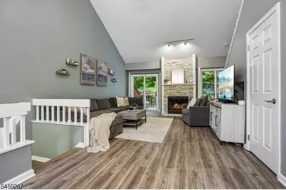 25 Ridgeview Ter, Jefferson Township, NJ 07438 - Photo 3