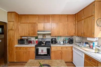 327 Rifle Camp Rd, Woodland Park, NJ 07424 - Photo 11