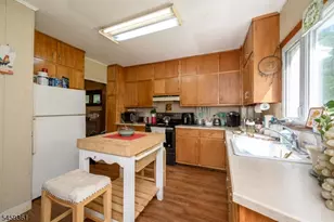 327 Rifle Camp Rd, Woodland Park, NJ 07424 - Photo 9