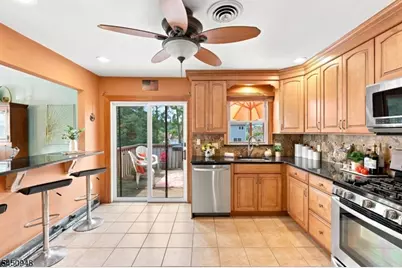 17 Dando Ct, Clifton, NJ 07013 - Photo 15