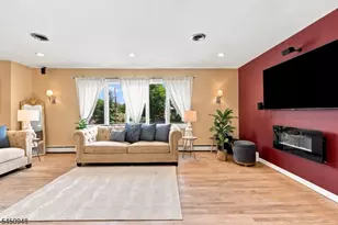 17 Dando Ct, Clifton, NJ 07013 - Photo 9