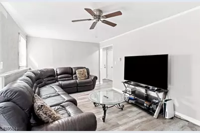 8 Rollins Trl, Hopatcong, NJ 07843 - Photo 5