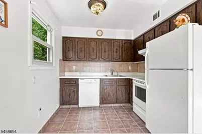 1901B Stonegate Ln #B, Stanhope, NJ 07874 - Photo 9