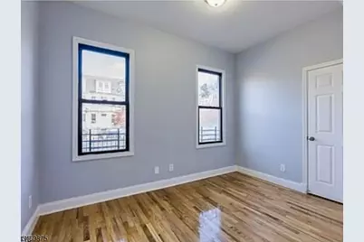 911 S 18th St, Newark, NJ 07108 - Photo 9