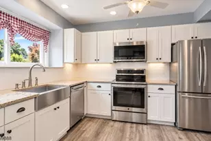 34 Whitehall Ct, Hillsborough Township, NJ 08844 - Photo 3
